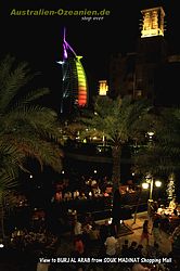 Souk Madinat und Burj Al Arab bei Dunkelheit