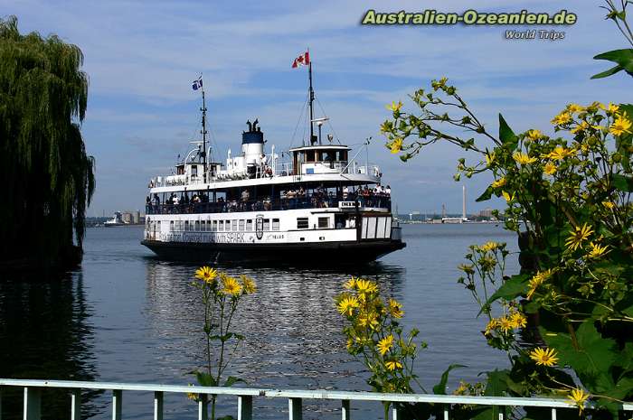 Ferry to Toronto Island