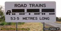 Straßenschild - "Road Trains"
