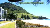 Strand und der Berg "Mount Maunganui"