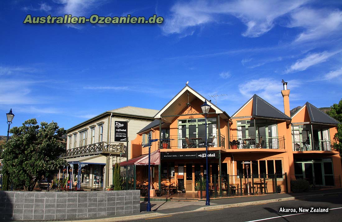 niedliche Hotels / Restaurants bei Abendstimmung