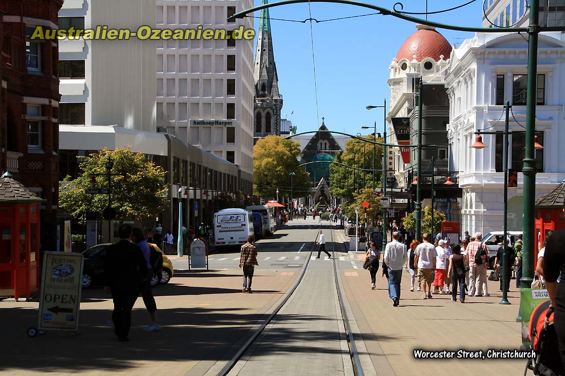 Blick entlang der Straßenbahnschienen bis zum Cathedral Square