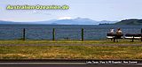 Lake Taupo, schneebedeckte Berge in der Ferne