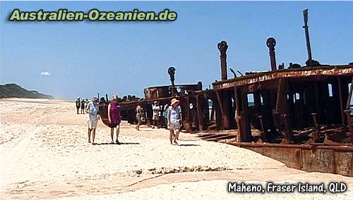 Touristen am Schiffswrack