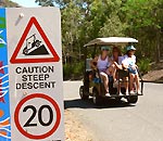 mit dem Golfbuggy unterwegs auf Hamilton Island