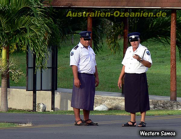 Polizeibeamte mit Lavalava