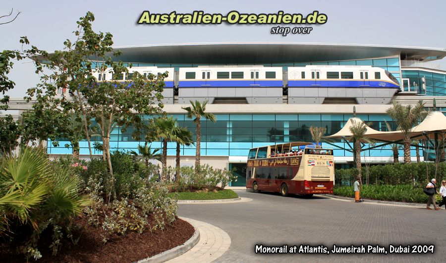 Einschienenbahn vor dem Hotel Atlantis