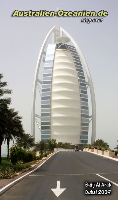 Burj Al Arab und Zufahrt über Brücke