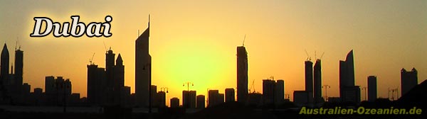 ein Teil der Skyline von Dubai bei Sonnenuntergang