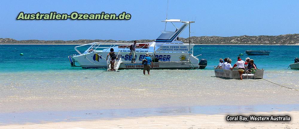 Touristen am Boot