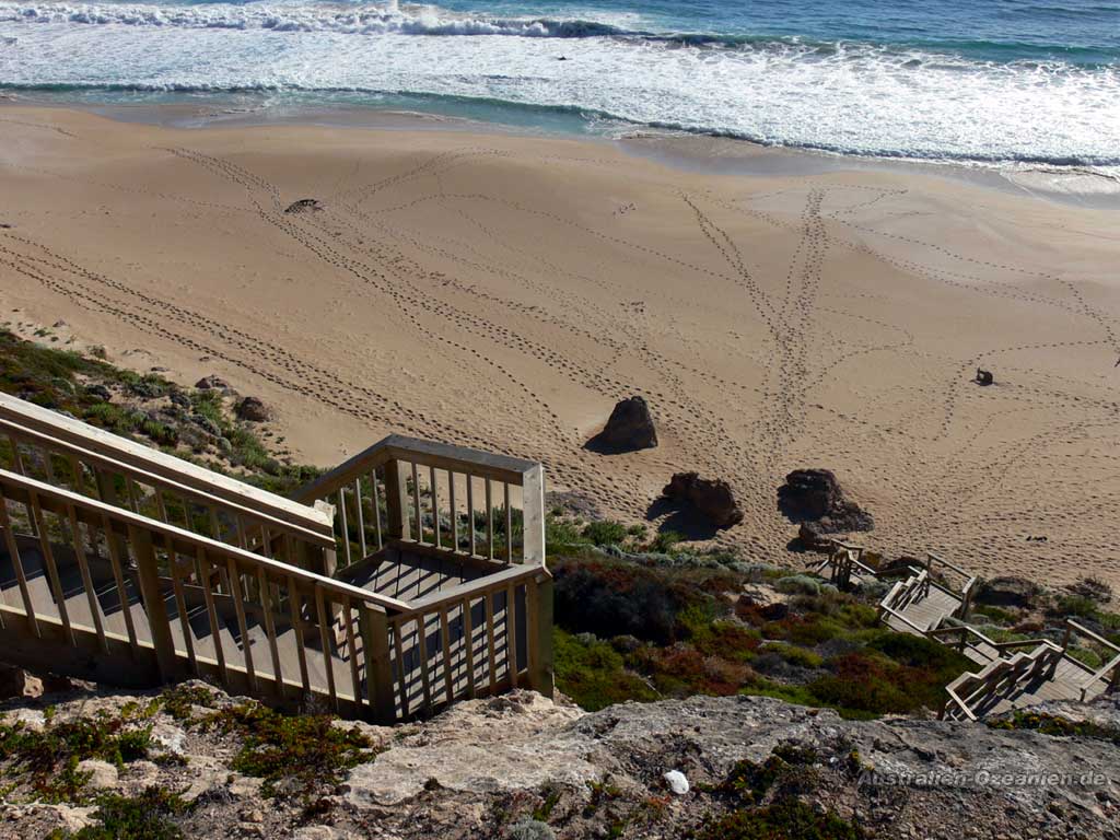 walkway to beach at Innes NP