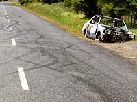 road, car wreck - Autowrack am Straßenrand